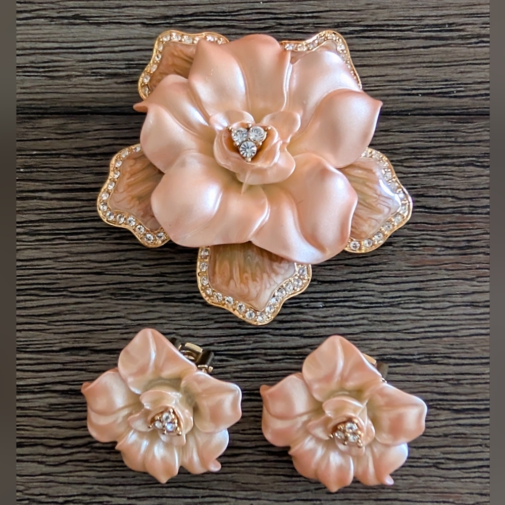 NOLAN MILLER BROOCH EARRINGS SET SIGNED VINTAGE JEWELRY SHIMMERY PINK GARDENIA